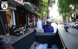 Người lao động Hà Nội vất vả mưu sinh trong nắng lửa đầu hè